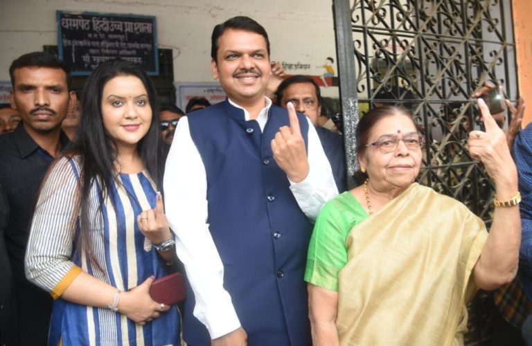 Devendra Fadanvis with Family