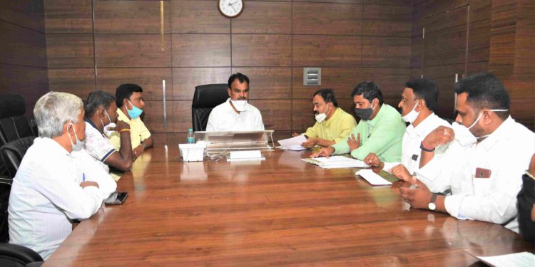 min-bharne-engineer-meeting-1-750x375