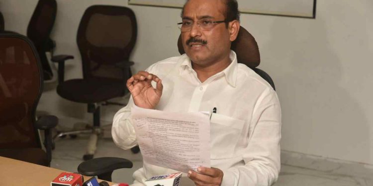 Arogya-Minister-Shri-Rajesh-Tope-sir-press-1-750x375