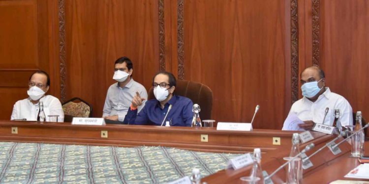 Hon-CM-at-Pune-Nashik-railway-meeting-1-750x375