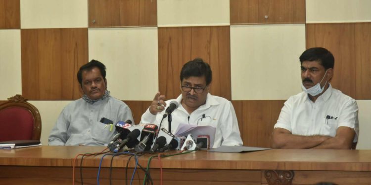 Minister-Ashok-Chauhan-Press-conference-1-750x375