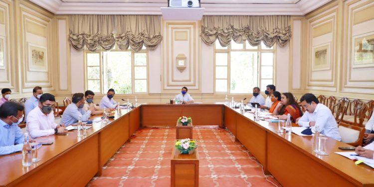 aditya-thackeray-meeting-750x375