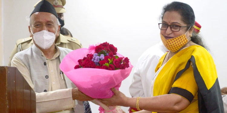 Hon-Governor-at-SNDT-University-3-750x375