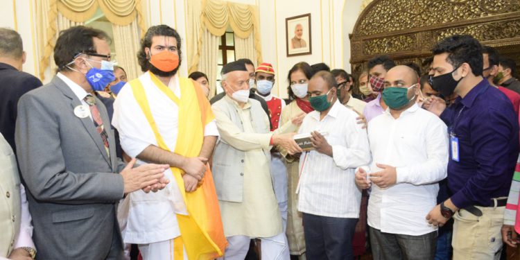 Hon-Governor-2-750x375