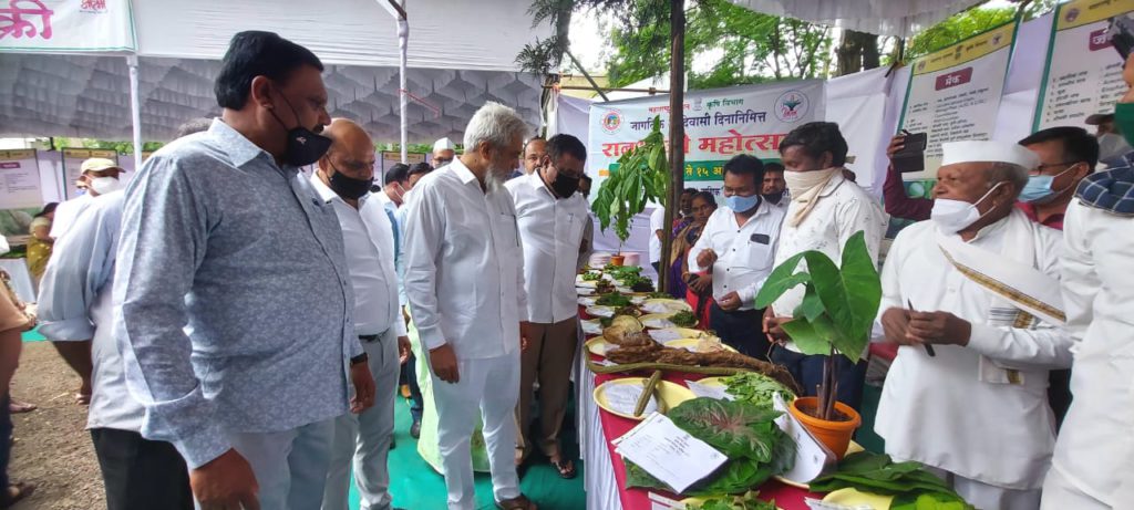 जागतिक-बाजारपेठेत-शेतमालाच्या-निर्यातवाढीसाठी-राज्यस्तरावर-प्रयत्न-करणार-5-1024x461