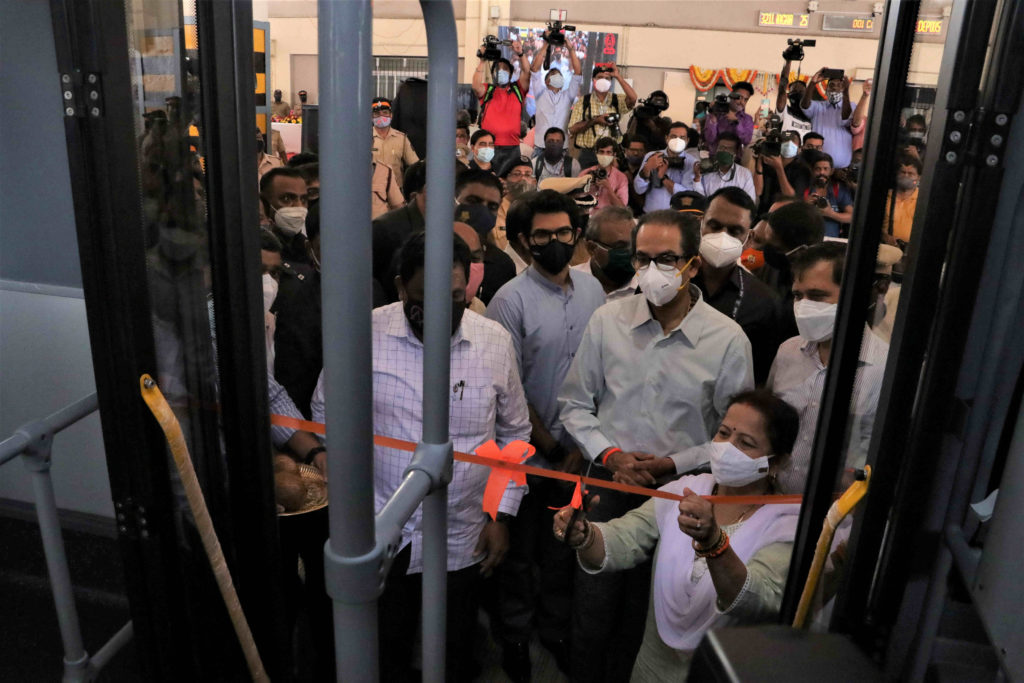 मा.मुख्यमंत्री-यांच्य-हस्ते-इलेक्ट्रिक-बस-लोकार्पण-2-1024x683