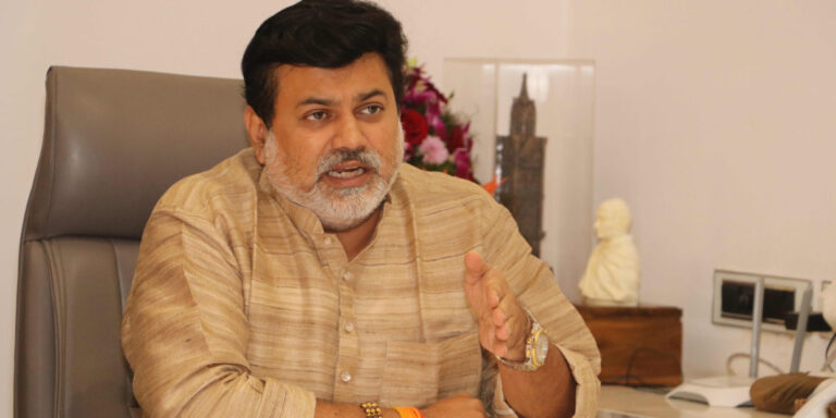 Min-Uday-Samant-Sir-Video-Conference-meeting-with-all-Universities-Vice-Chancellor-1-1140x570