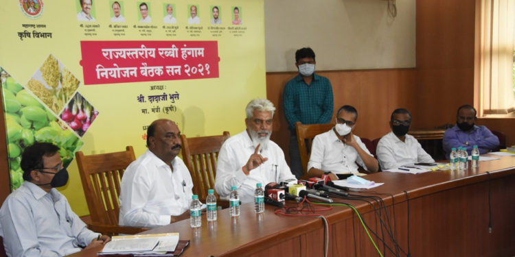 रब्बी-हंगामाबाबत-कृषिमंत्री-दादाजी-भुसे-यांनी-घेतला-राज्याचा-आढावा-1-750x375