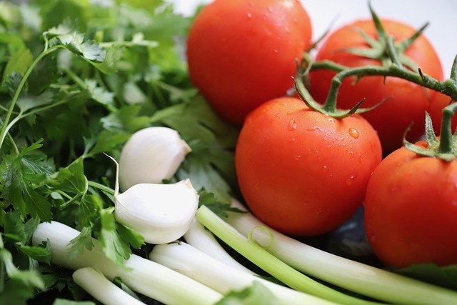 tomatoes-g1312eb2d0_640