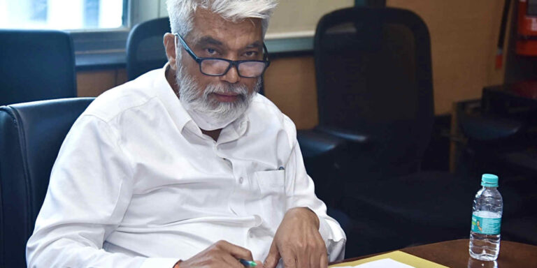 Min-Dadaji-Bhuse-Sir-meeting-2-1140x570