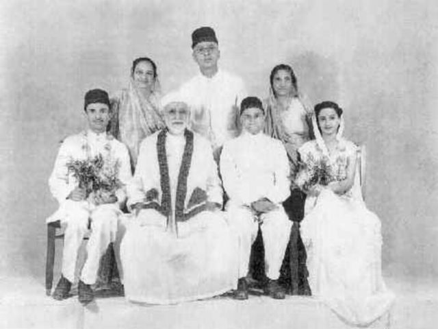 Parsi_wedding_portrait_with_Dastur_MN_Dhalla