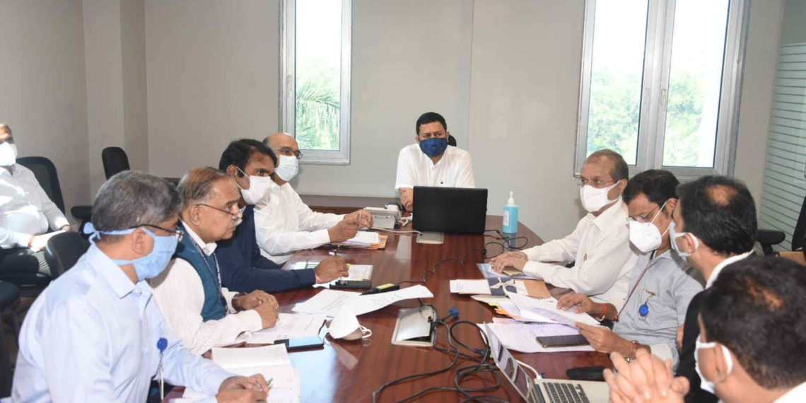 min-amit-deshmukh-meeting-1140x570