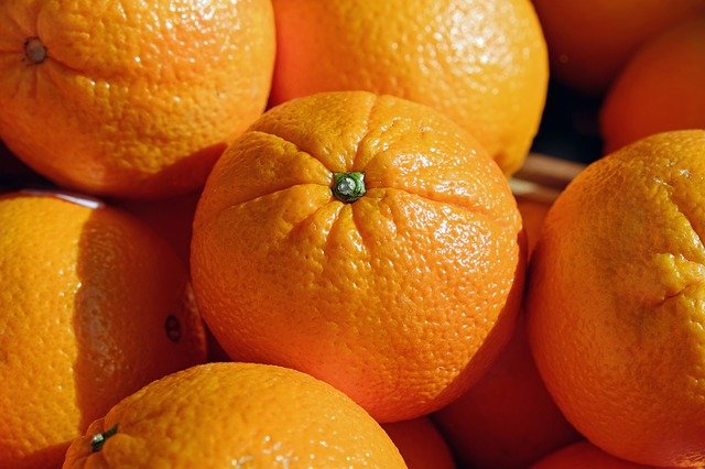 oranges-g4ea8859e8_640