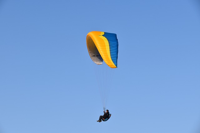 paragliding-4486560_640