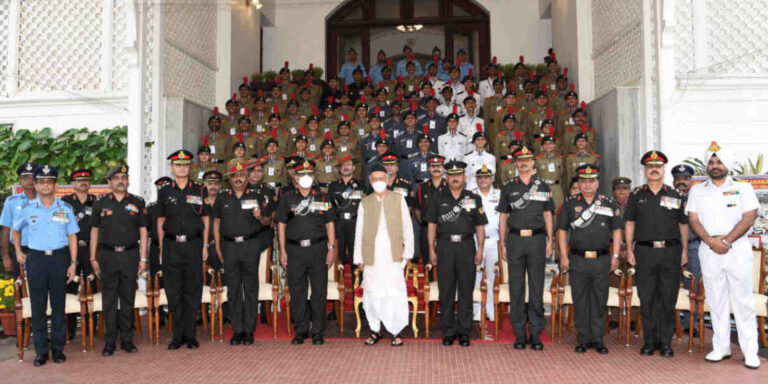 Maharashtra-Governor-felicitates-State-NCC-for-winning-PM-Banner-3-1140x570