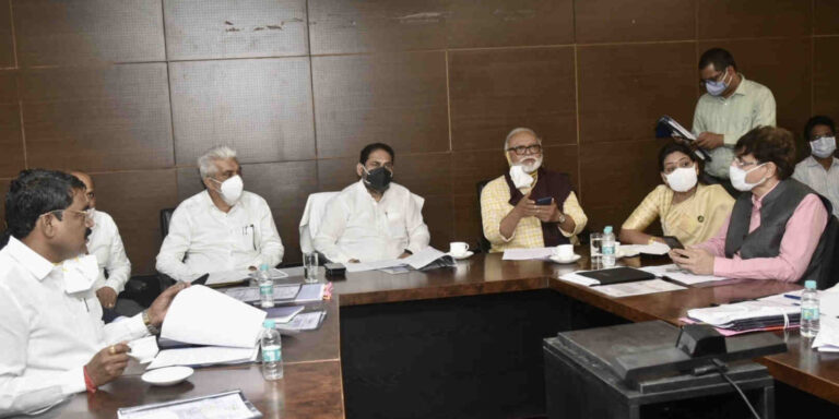 नाशिक-जिल्ह्यातील-वीजेच्या-प्रश्नांच्या-अनुषंगाने-बैठक-1-1140x570