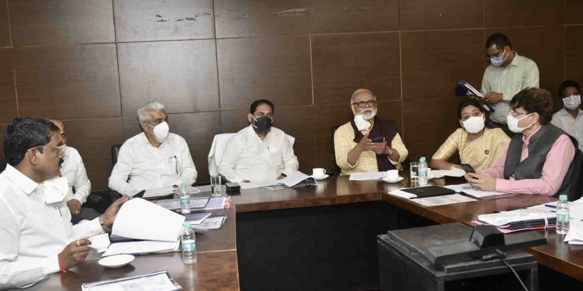 नाशिक-जिल्ह्यातील-वीजेच्या-प्रश्नांच्या-अनुषंगाने-बैठक-1-1140x570