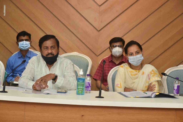 पालकमंत्री-कु.-आदिती-तटकरे-1