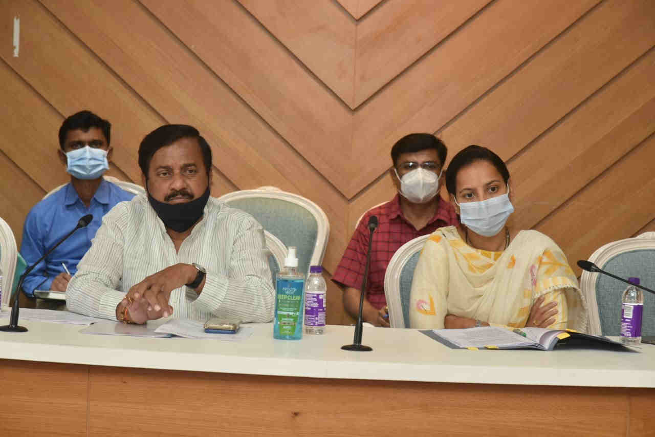 पालकमंत्री-कु.-आदिती-तटकरे-1