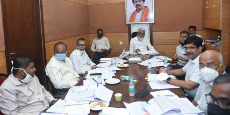 पीक-विमा-योजना-अंमलबजावणीबाबत-आयोजित-आढावा-बैठक-1-750x375