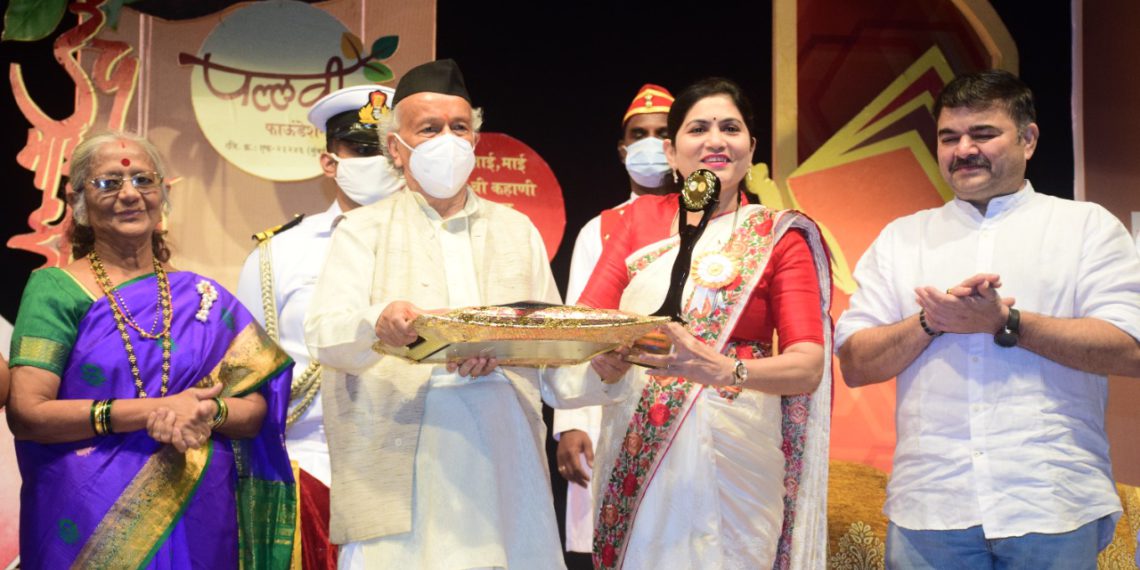 Maharashtra-Governor-presents-Navdurga-Award-to-9-women-achievers-7-1140x570