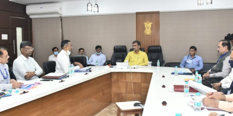 मा.राज्यमंत्री-गृह-यांच्या-अध्यक्षतेखाली-बैठक-1-1140x570