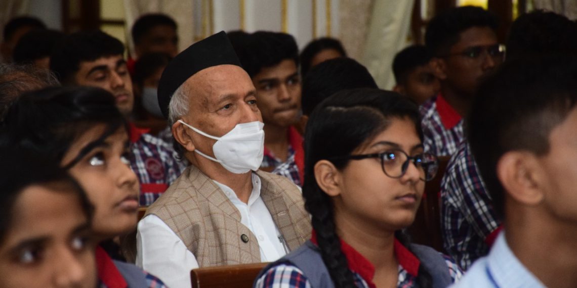 Governor-witnesses-Pariksha-Pe-Charcha-with-Palghar-Colaba-students-3-1140x570