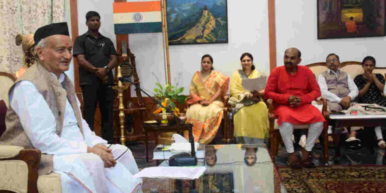 Maharashtra-Governor-plants-Ajan-Vruksha-sapling-at-Raj-Bhavan-2-1140x570