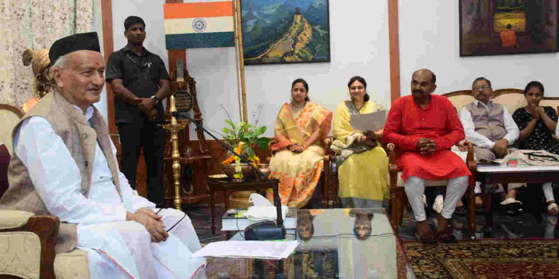 Maharashtra-Governor-plants-Ajan-Vruksha-sapling-at-Raj-Bhavan-2-1140x570