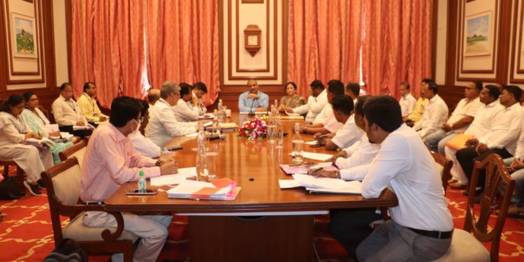 मच्छीमार-संघटनांच्या-पदाधिकाऱ्यांसमवेत-बैठक-750x375