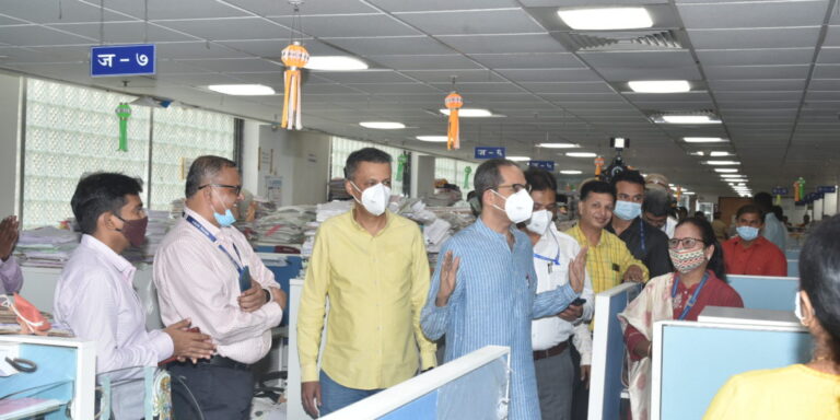 मा.मुख्यमंत्री-यांचे-मंत्रालयातील-कार्यालयाना-भेट-1-1140x570