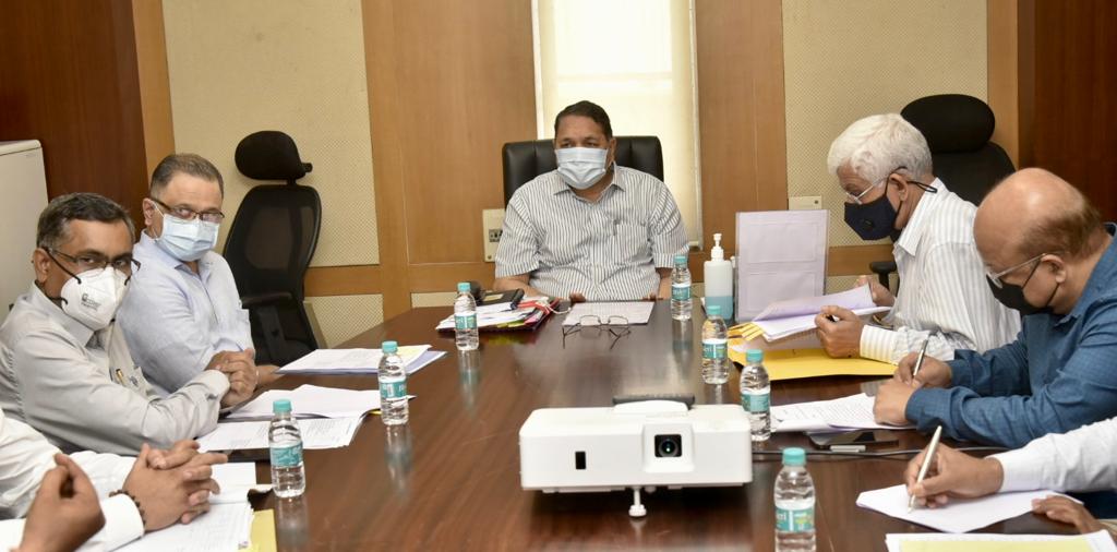 मराठा-आरक्षणप्रकरणी-आंदोलकांवरील-गुन्हे-मागे-घेण्यासंदर्भात-गृहमंत्र्यांनी-घेतला-आढावा-1