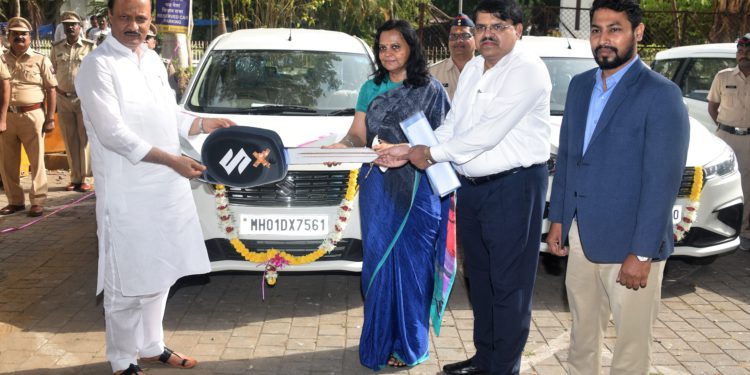 मा-उपमुख्य-मंत्री-यांच्या-हस्ते-59-नवीन-वाहने-वितरण-3-750x375