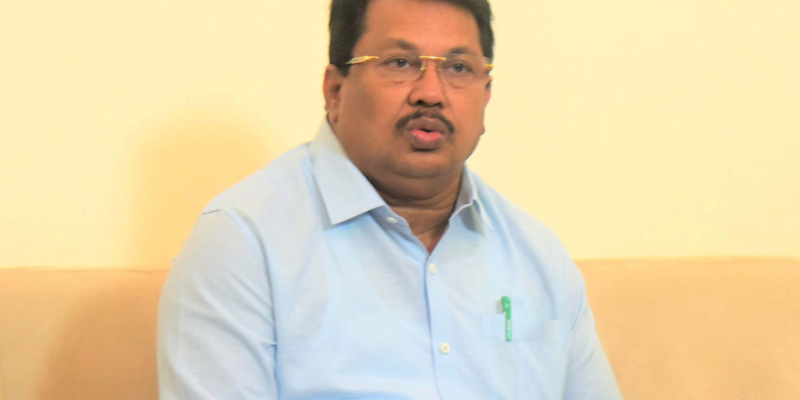 Min-Vijay-vadettiwar-press-conf-1-scaled-e1655308508462-1140x570