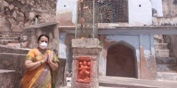 राणी-लक्ष्मीबाई-यांच्या-स्मारकास-डॉ.-नीलम-गोऱ्हे-यांची-भेट-1-750x375