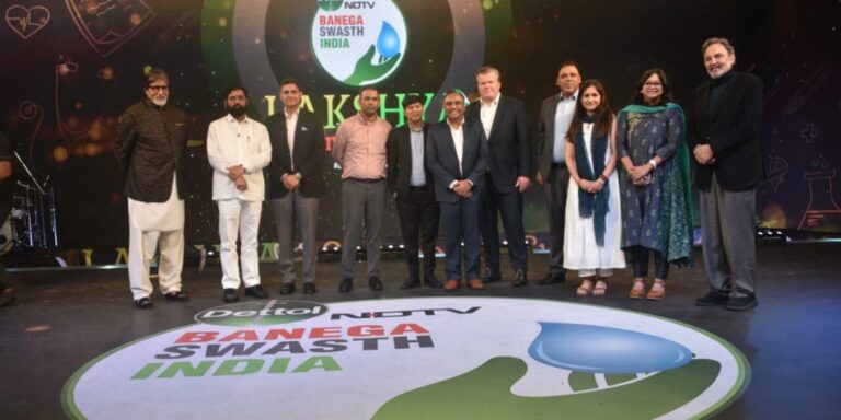 FeFjoIqVIAAa_7y-1140x570