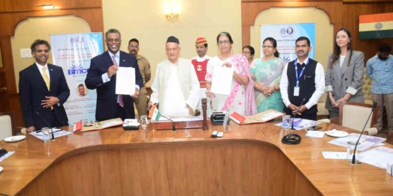 BMCC-New-York-signs-MoU-with-SNDT-for-academic-cooperation-1-1140x570