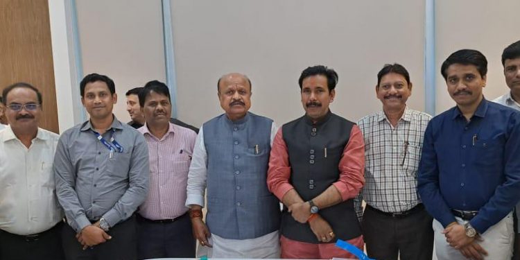 कामगार-कल्याणासाठी-महाराष्ट्र-आणि-उत्तर-प्रदेशमधील-मंत्र्यांमध्ये-संवाद-2-e1669812913157-750x375