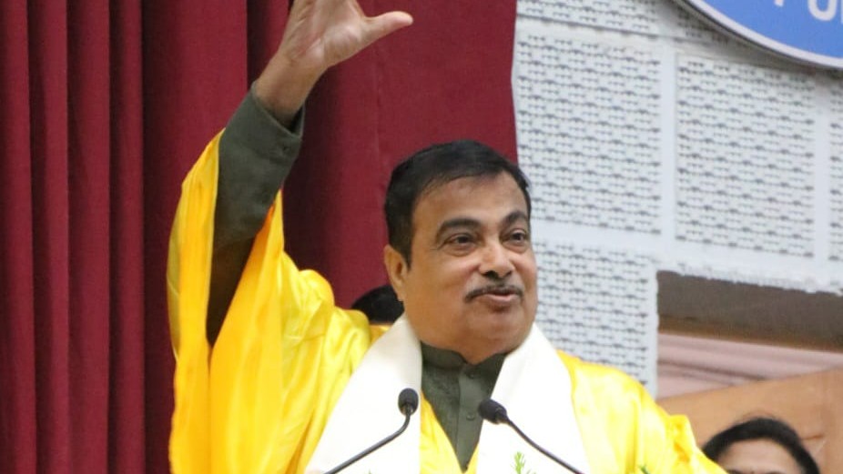 Nitin Gadkari hand action