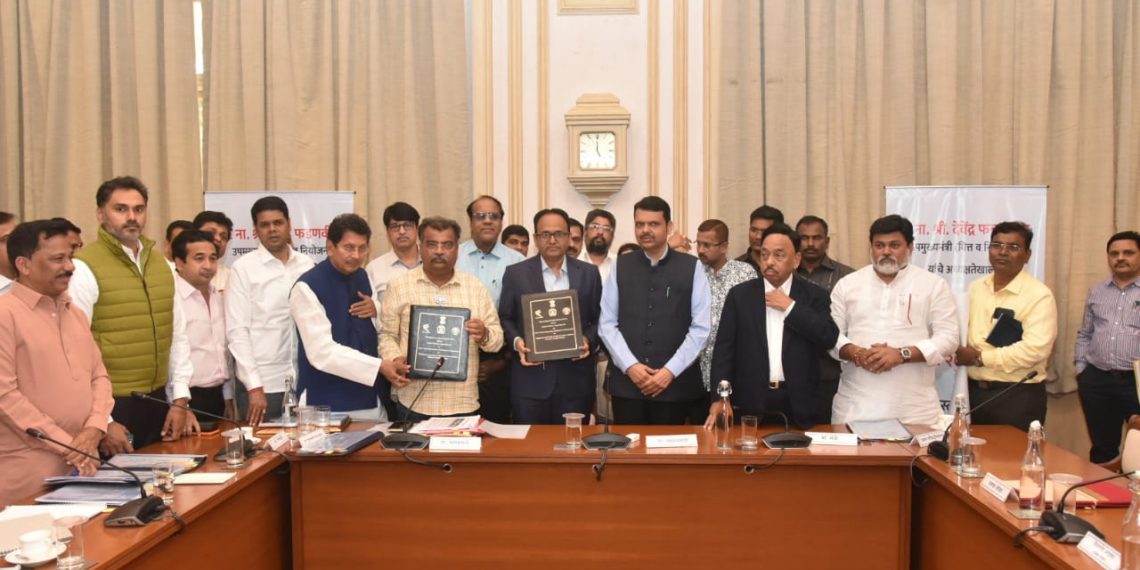 उपमुख्यमंत्री-व-सार्वजनिक-बांधकाम-मंत्री-यांच्या-प्रमुख-उपस्थितीत-सामंजस्य-करार-संपन्न1-1140x570