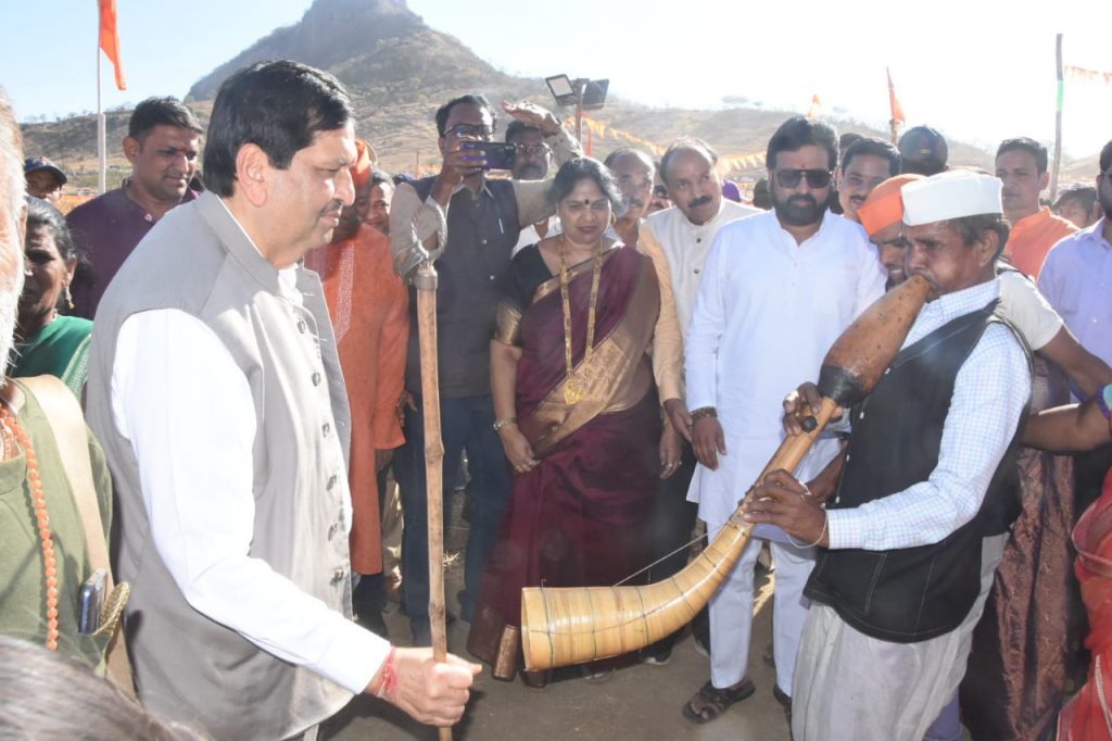Pne_Photo_Junnar_Tourism-Minister-Mangalprabhat-Lodha_Hindavi-Swarajya-festival-2-1024x682