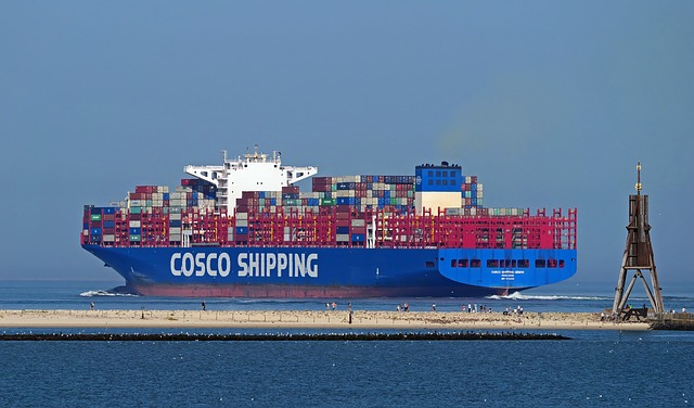 container-ship-ge5e51f7b9_640