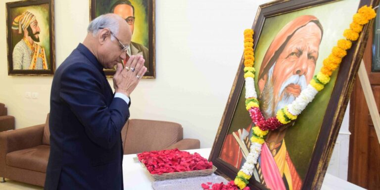 मा.राज्यपाल-यांचे-संत-गाडगे-बाबांना-अभिवादन-2-1140x570