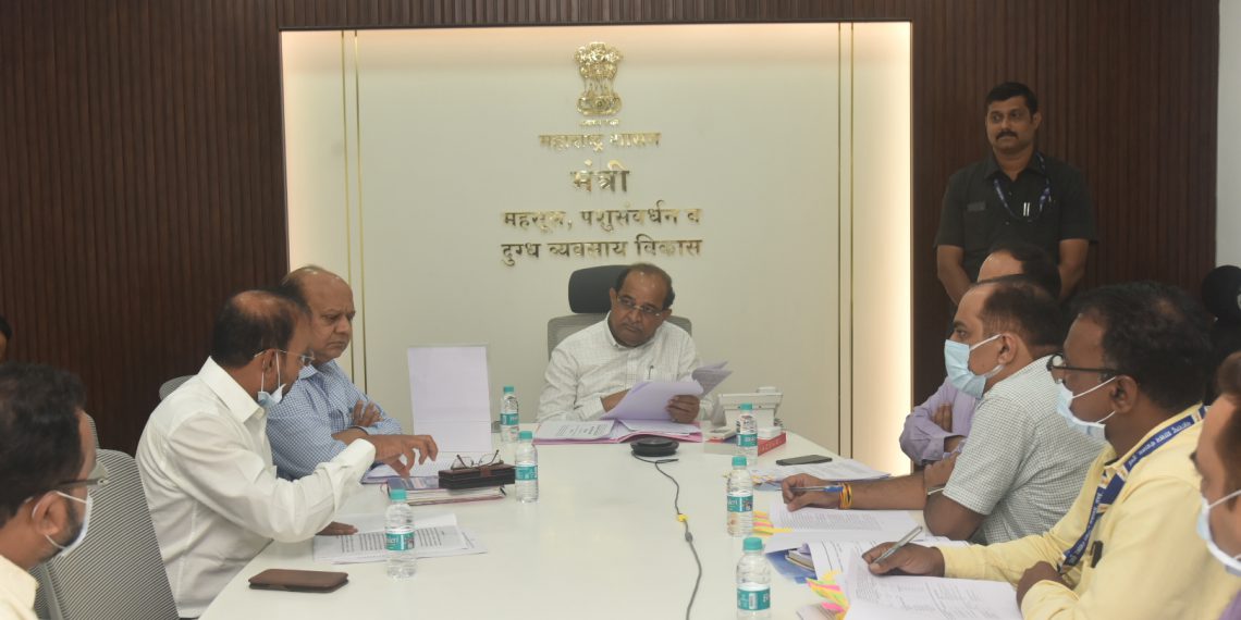 मा-मंत्री-राधाकृष्ण-विखे-पाटील-दापचेरी-दुग्ध-प्रकल्प-बैठक-1-1140x570