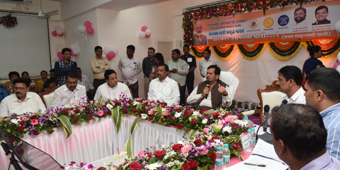 Hon.-Mangalprabhat-loadha-meeting-at-Malad-sarkar-aaplya-dari-p-Ward-2-1140x570