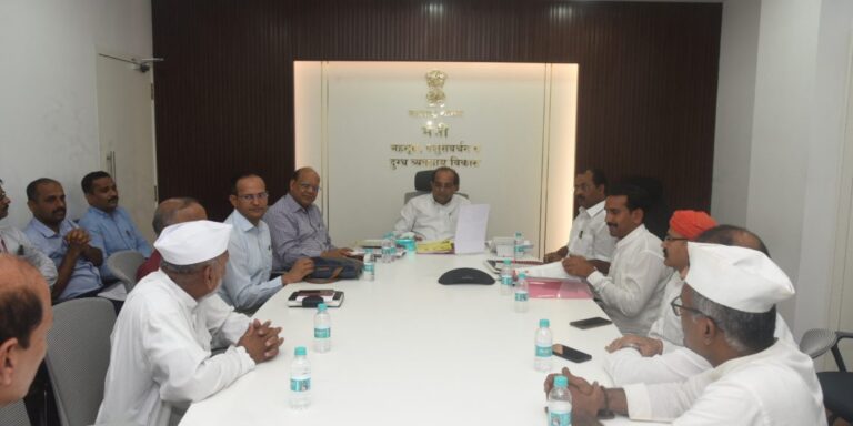 शेती-महामंडळाची-आढावा-बैठक-2-1140x570