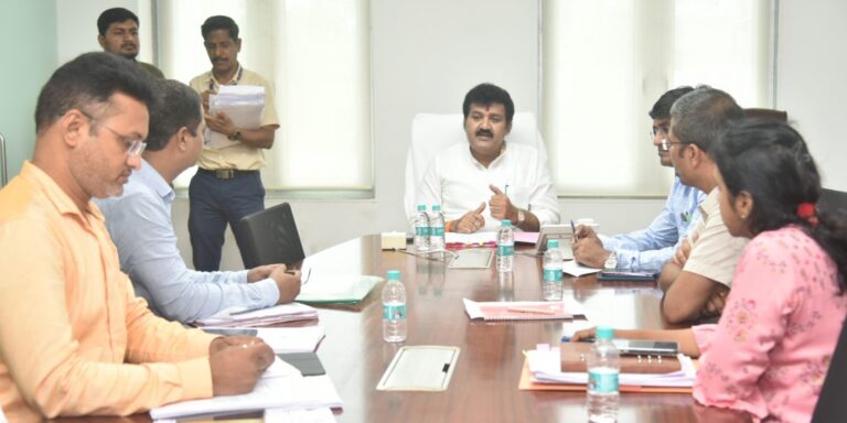 मा.मंत्री-संजय-राठोड-यांच्या-उपस्थितीत-अडाण-व-अरूणावती-प्रकल्पाबाबत-बैठक-1-1140x570