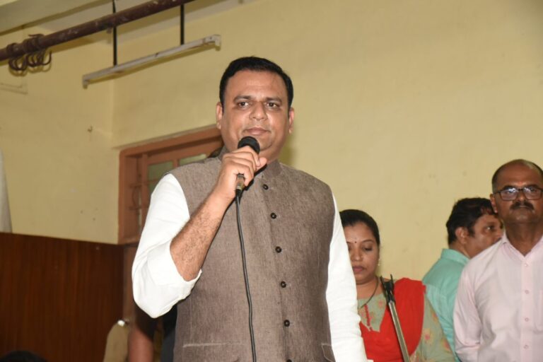 Rahul Narvekar 2 Standing With Mic