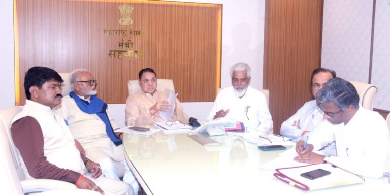 नाशिक-जिल्हा-मध्यवर्ती-सहकारी-बँकेच्या-अडचणीबाबत-बैठक-2-1140x570