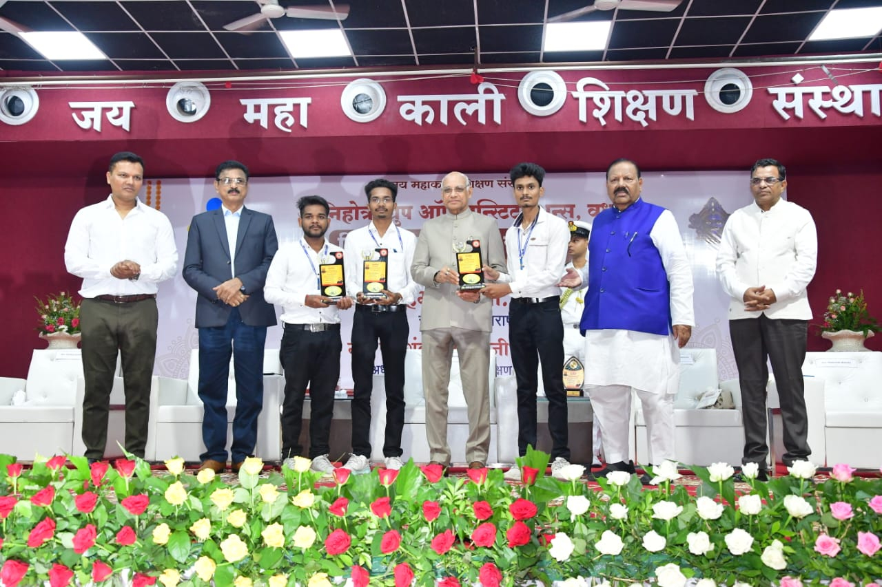 Hon-Governor-at-Wardha-1